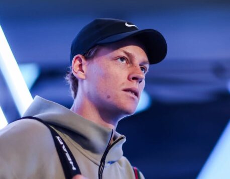 Jannik Sinner je vylepšená verzia Djokoviča s rýchlejšou hrou, hovorí Mouratoglou