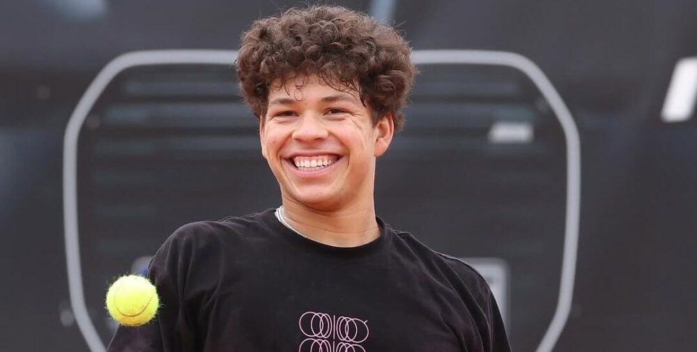 ATP Prehľad: Ben Shelton odvrátil 3 mečbaly a otočil zápas v Mníchove