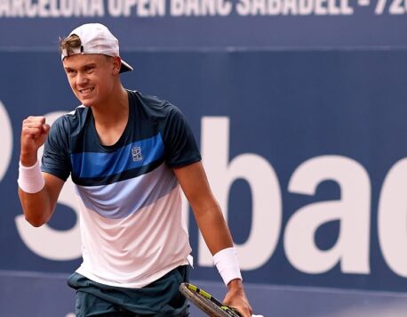 ATP prehľad: Holger Rune otočil zápas a postúpil do štvrťfinále v Barcelone
